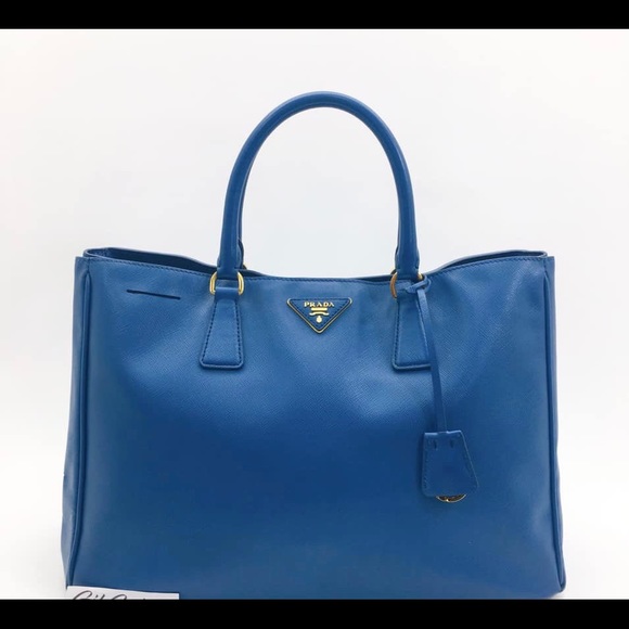 Prada Handbags - Prada Lux XL saffiano bag